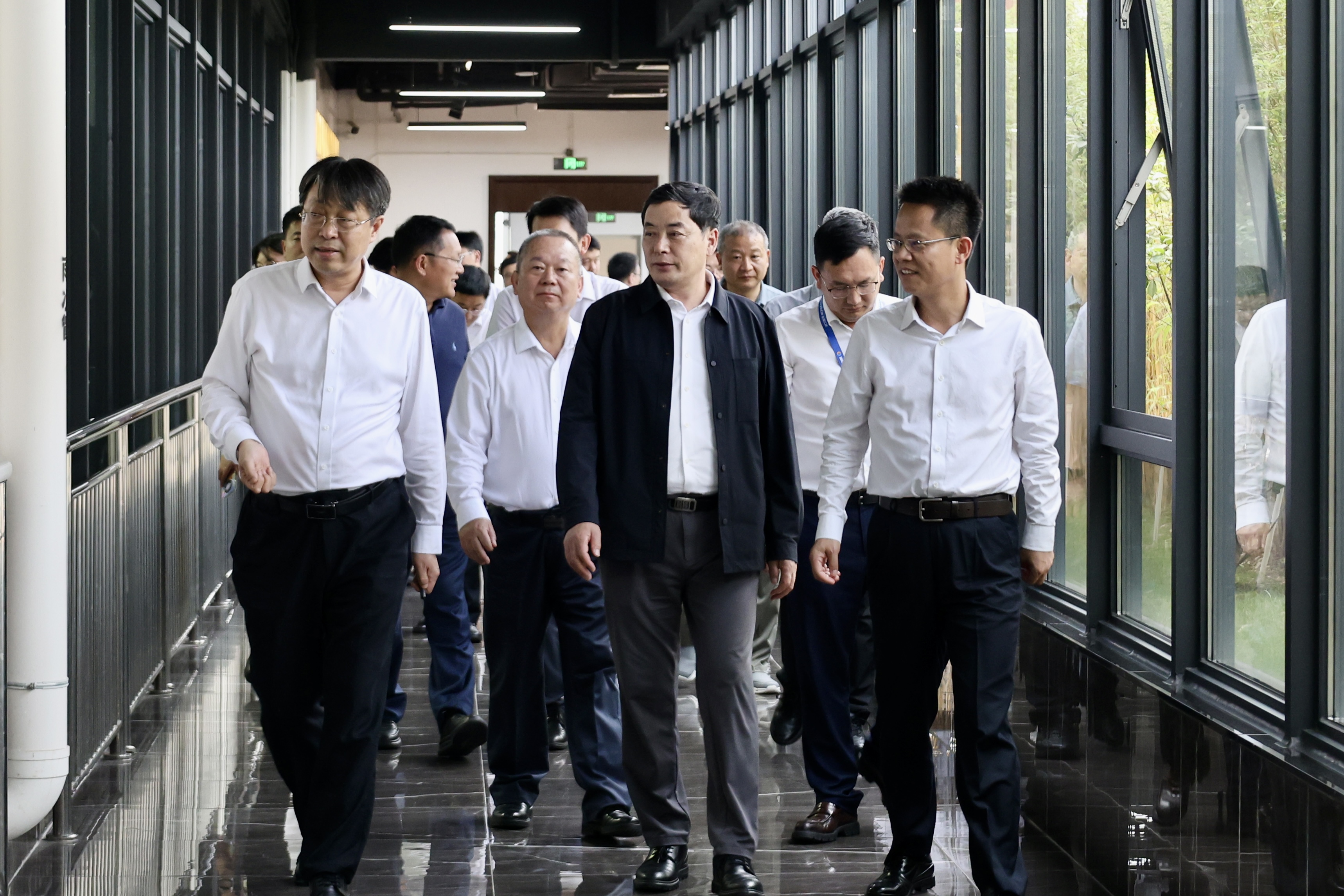中國海油黨組成員、副總經(jīng)理俞進(jìn)赴中海萬泰調(diào)研